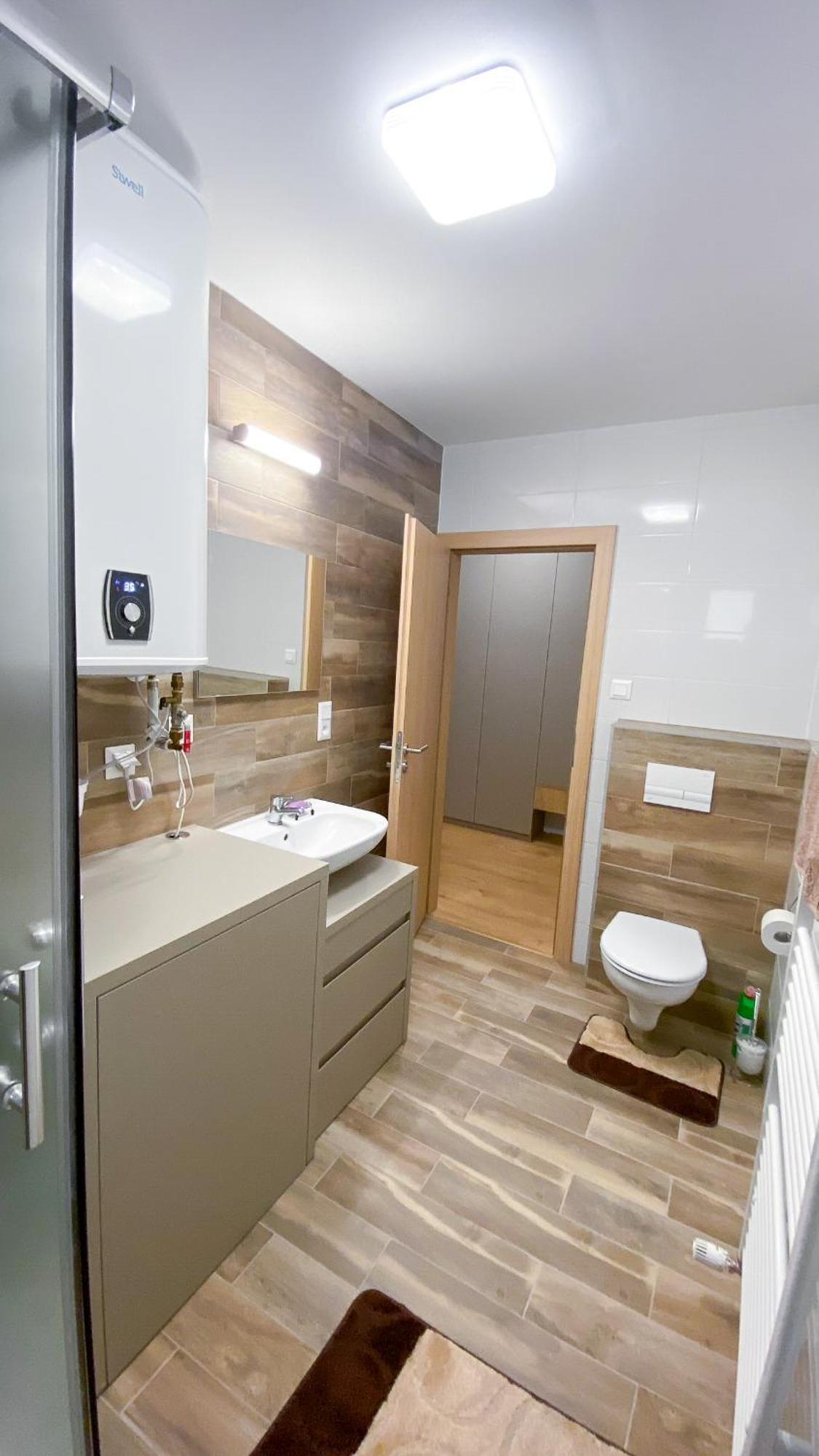 Riverfront Apartment Бешеньова Екстер'єр фото